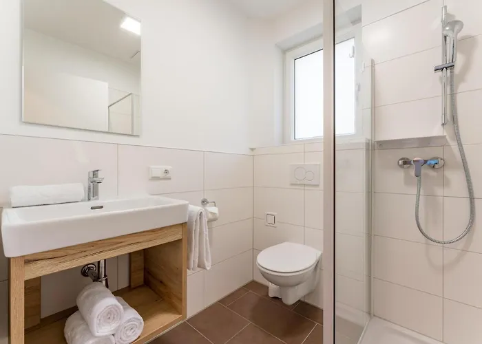 Eder 302 アパート